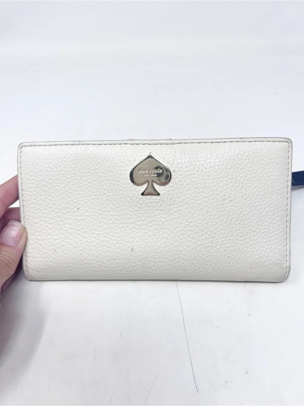 KATE SPADE CONTINENTAL SLIM OFF-WHITE PEBBLED LEATHER WALLET